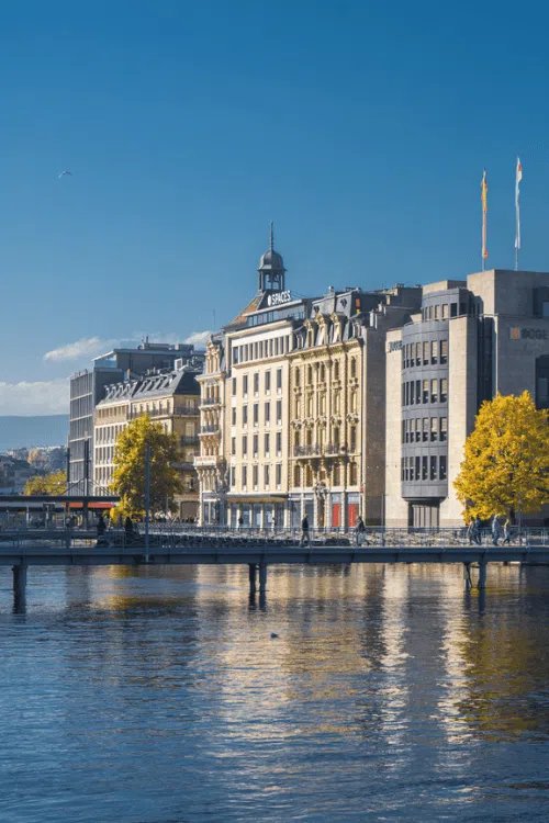 Stratégie Meta Ads pour e-commerce à Genève – ciblage Broad et tracking API